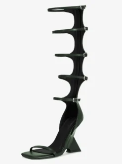 Sandales gladiateur noires à bout ouvert et boucle à lanières et talon compensé