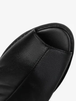 Sandales gladiateur noires à plateforme bout ouvert et talons hauts ajourés