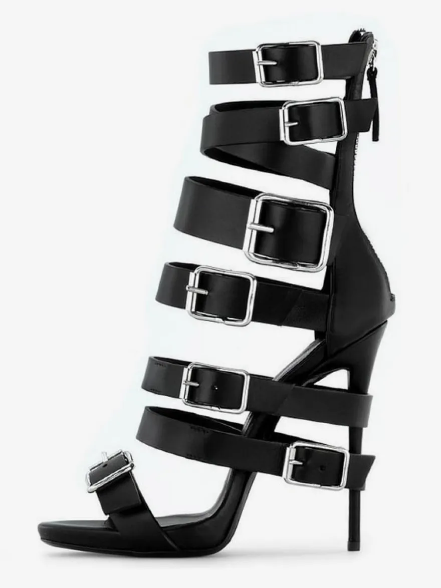 Sandales gladiateur noires à talons hauts et bout ouvert ornées d'une boucle.