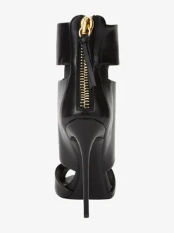 Sandales noires à talons hauts bout ouvert brides et talons aiguilles