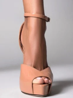 Sandales sexy à bout ouvert et talons hauts pour femmes avec plateforme et bride cheville.