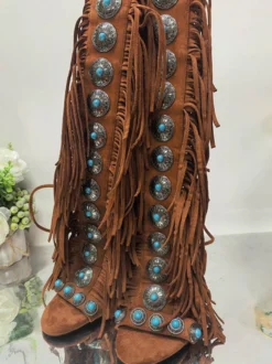 Sandales style gladiateur bohème pour femmes bout ouvert en daim perles talons hauts avec pompons