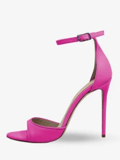 Sandales à talons noirs à bout ouvert et bride à la cheville