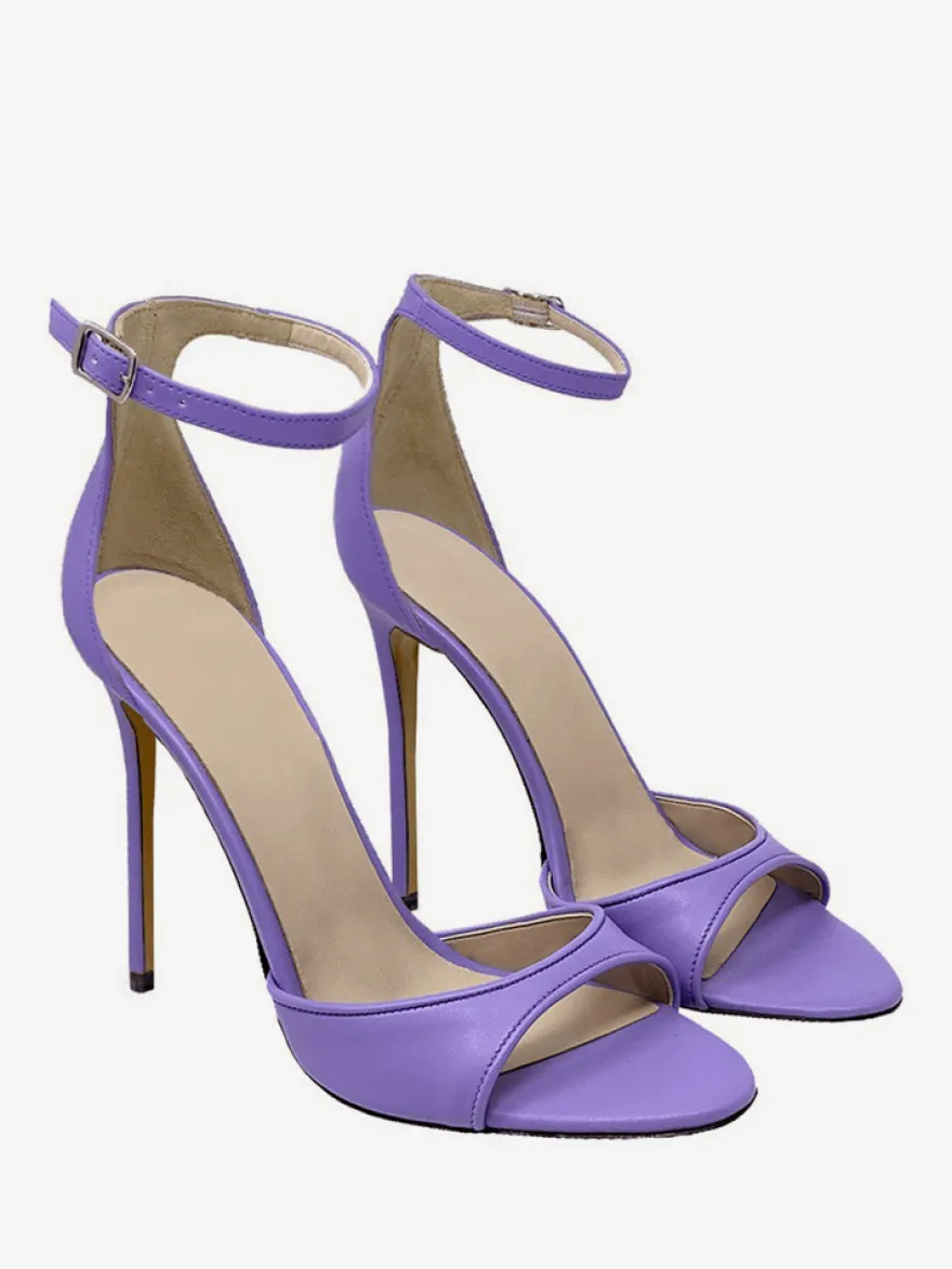 Sandales à talons noirs à bout ouvert et bride à la cheville