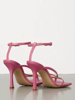 Sandales tongs bleues pour femmes sandales à talons hauts et brides.