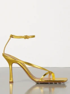 Sandales tongs bleues pour femmes sandales à talons hauts et brides.