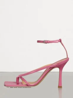 Sandales tongs bleues pour femmes sandales à talons hauts et brides.