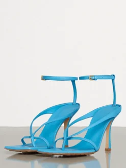 Sandales tongs bleues pour femmes sandales à talons hauts et brides.