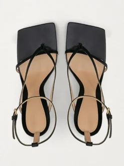 Sandales tongs bleues pour femmes sandales à talons hauts et brides.