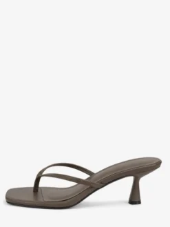 Sandales tongs à petits talons pour femmes