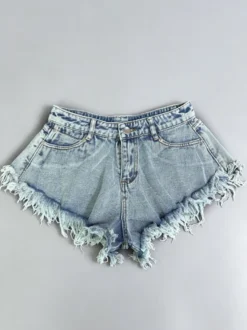 Short en jean taille haute à franges brutes jambes larges coupe trapèze.