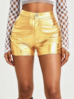 Short taille haute en similicuir métallisé brillant avec fermeture éclair et bouton idéal pour les soirées décontractées et les clubs.