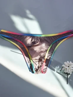 Slips pour hommes en soie glacée avec bordure arc-en-ciel