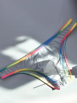 Slips pour hommes en soie glacée avec bordure arc-en-ciel