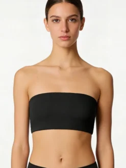 Soutien-gorge bandeau sans bretelles couleur chair sans coutures. Sous-vêtements