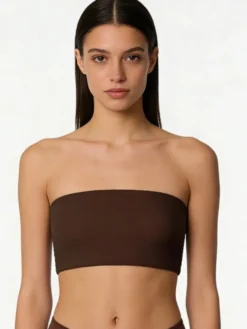 Soutien-gorge bandeau sans bretelles couleur chair sans coutures. Sous-vêtements