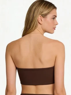 Soutien-gorge bandeau sans bretelles couleur chair sans coutures. Sous-vêtements