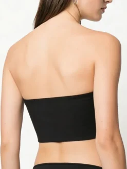 Soutien-gorge bandeau sans bretelles couleur chair sans coutures. Sous-vêtements