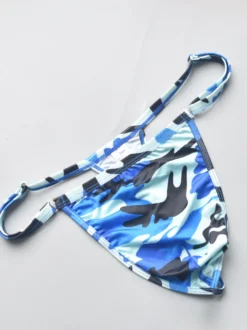 String camouflage asymétrique en soie glacée pour homme