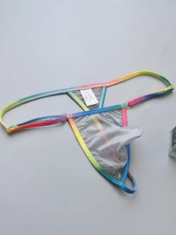 String pour homme avec ceinture arc-en-ciel en maille transparente