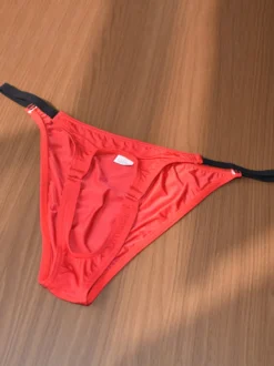 String pour homme en soie glacée ouvert sur le devant avec ceinture élastique noire