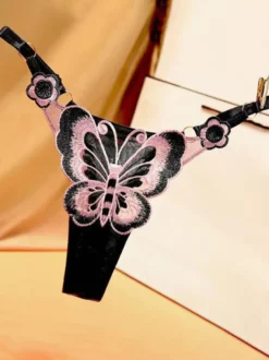 String sans entrejambe en dentelle noire brodée de fleurs lingerie féminine