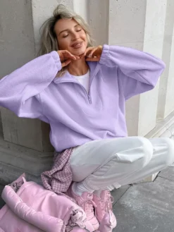 Sweat-shirt doux et duveteux à demi-zip coupe ample poignets côtelés manches longues idéal pour un look décontracté au quotidien.