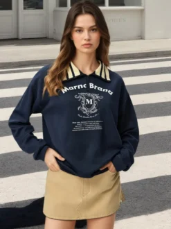 Sweat-shirt polo vintage à rayures col et demi-zip style oversize.
