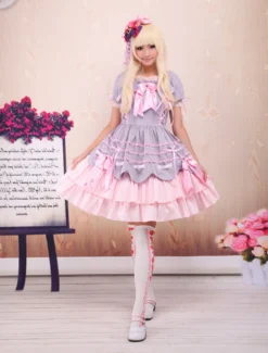 Sweet Lolita rose pourpre OP robe manches courtes couches arcs et garniture Déguisements Halloween