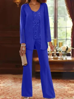 Tenue de mère de mariée 3 piècse conçue avec décolleté et manches longues à paillettes pour les invités de mariage