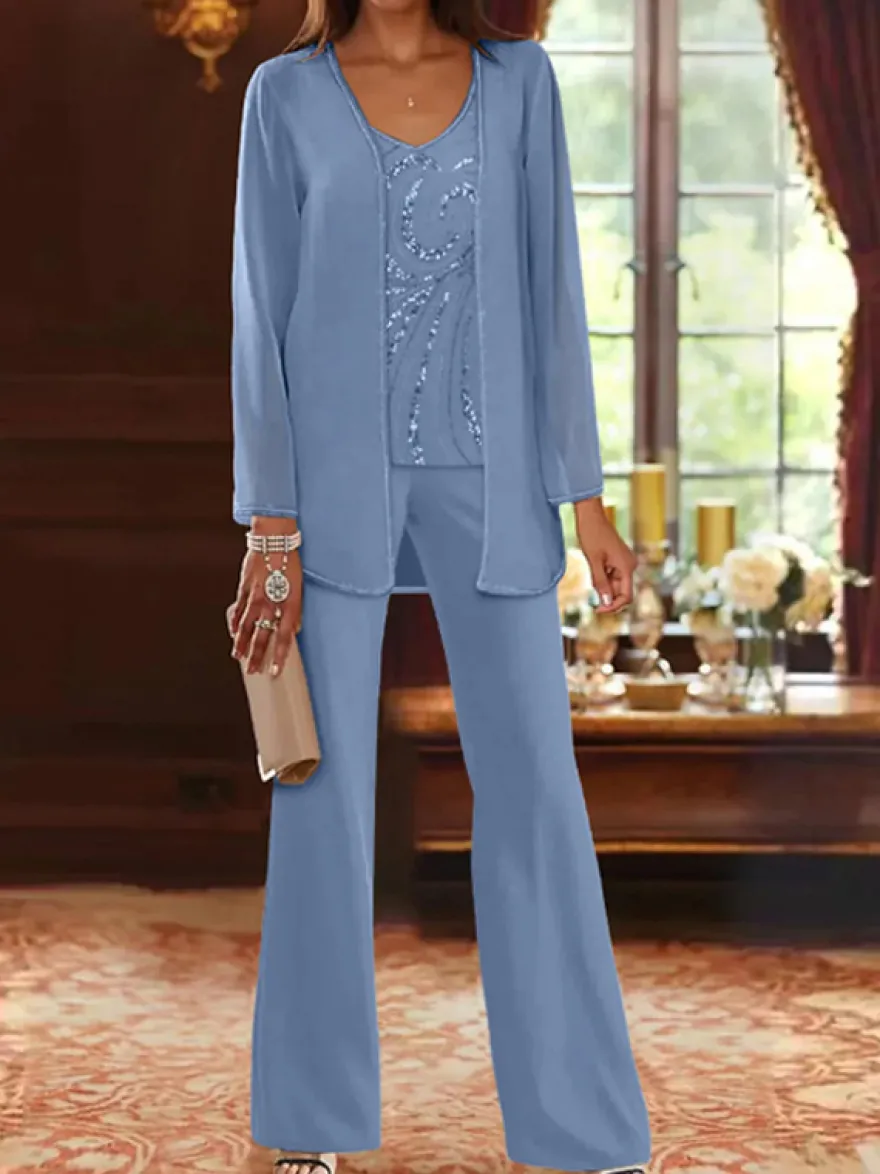 Tenue de mère de mariée 3 piècse conçue avec décolleté et manches longues à paillettes pour les invités de mariage