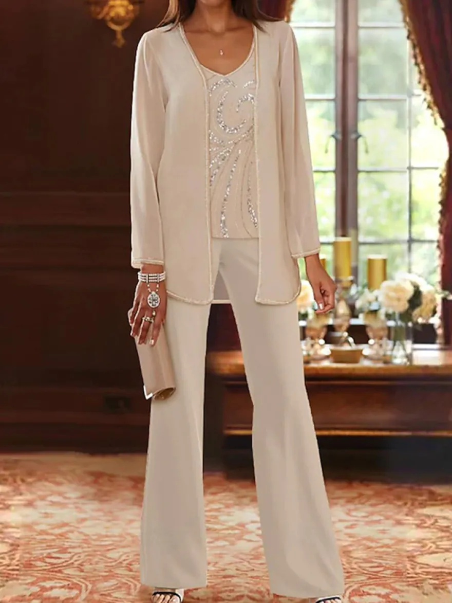 Tenue de mère de mariée 3 piècse conçue avec décolleté et manches longues à paillettes pour les invités de mariage