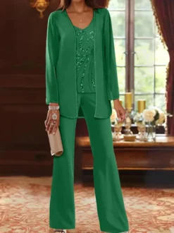 Tenue de mère de mariée 3 piècse conçue avec décolleté et manches longues à paillettes pour les invités de mariage