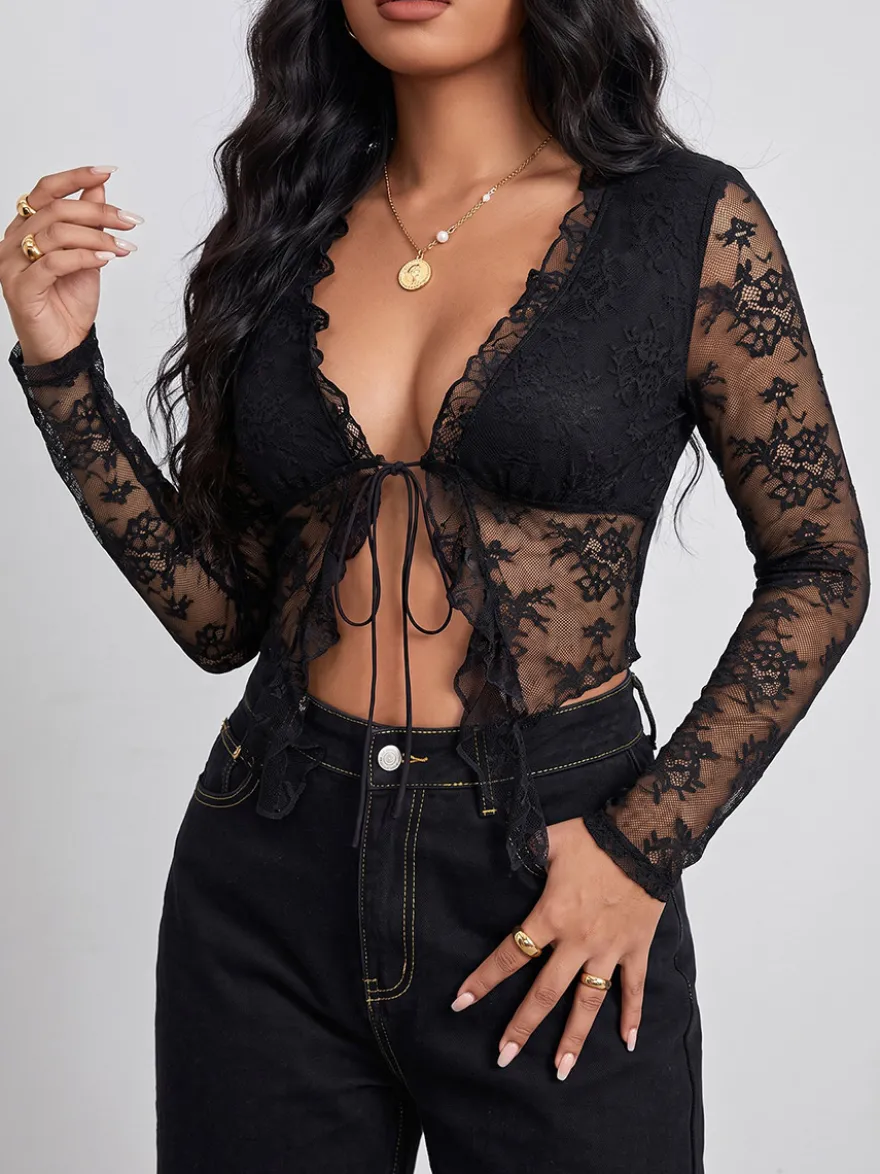 Top court en dentelle florale transparente col en V volants nœud sur le devant manches longues cache-maillot en résille