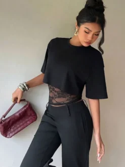 T-shirt à manches courtes en dentelle noire à col montant pour femme