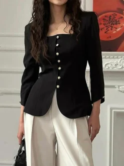 Veste blazer boutonnée à col carré avec boutons dorés haut noir slim fit pour femme 2026