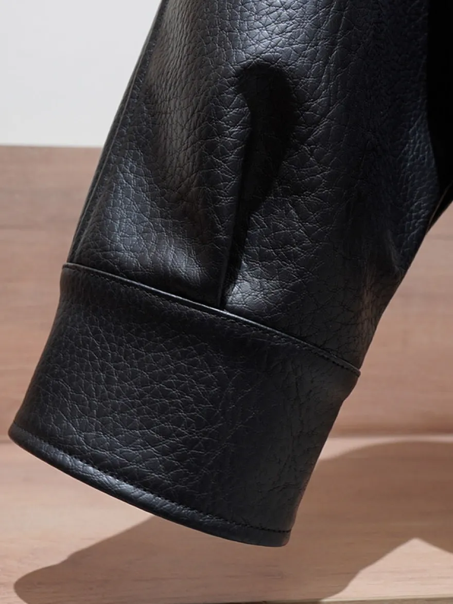 Veste bomber vintage en similicuir noir et marron uni coupe décontractée taille élastiquée.