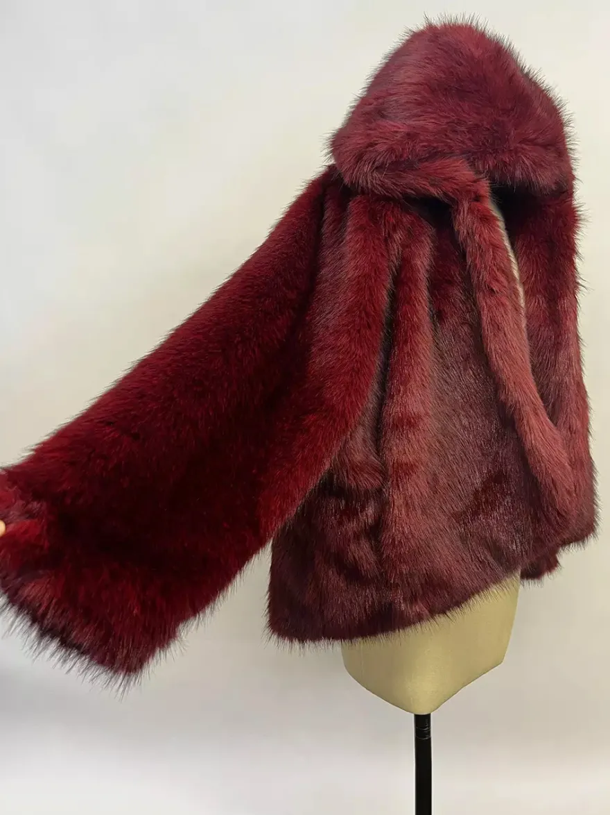 Veste à capuche en fausse fourrure bordeaux pour femme 2026