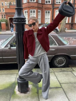 Veste courte bordeaux pour femme - Col rabattu chic fermeture éclair ourlet élastique - Collection streetwear décontractée printemps 2026