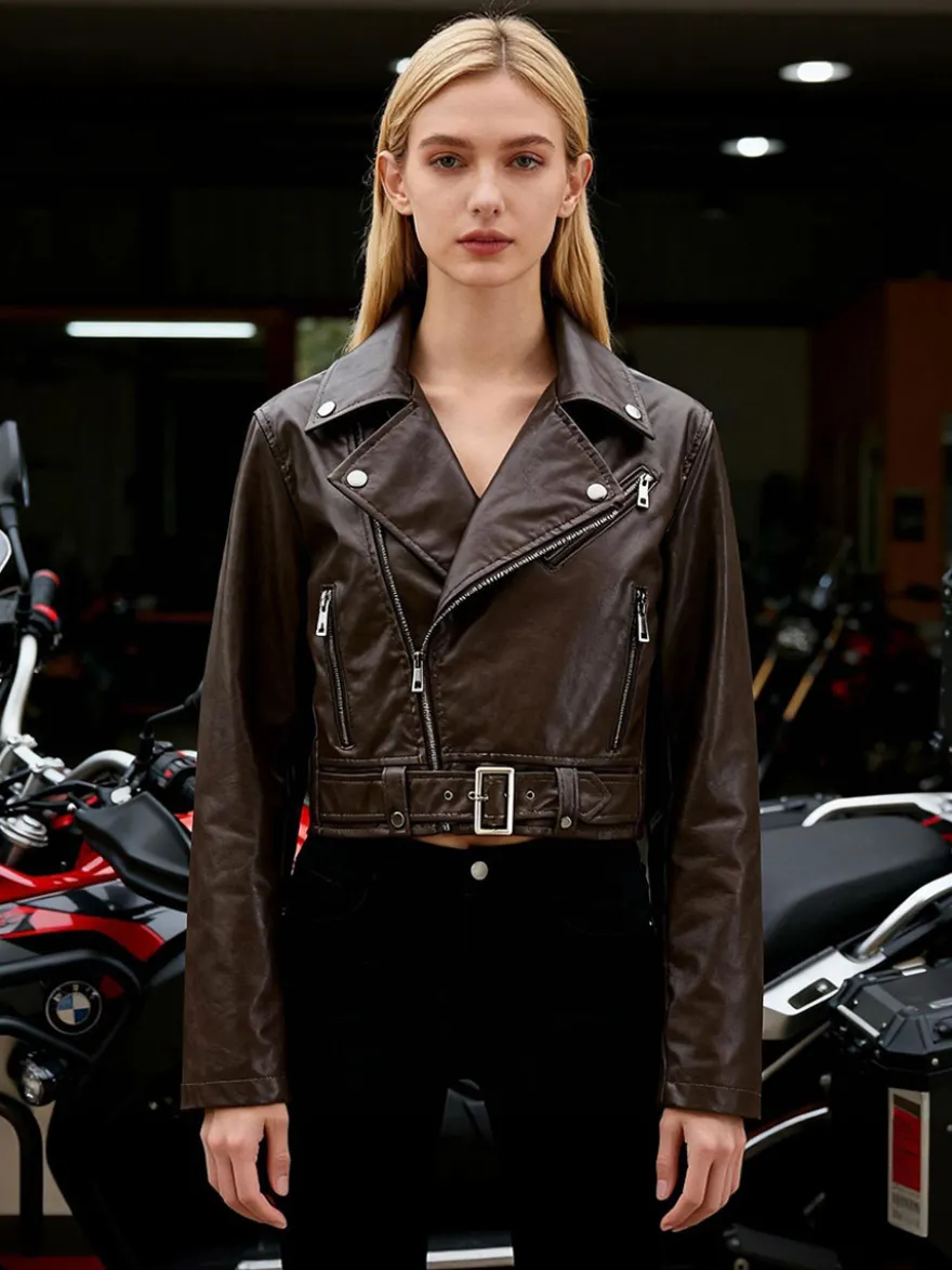 Veste de motard courte en cuir marron fermeture éclair à revers et ceinture coupe ajustée.