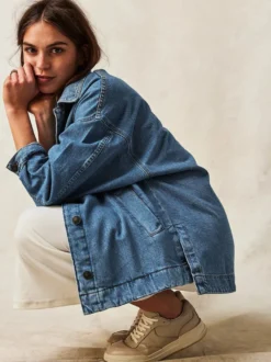Veste en jean oversize pour femme - Délavage moyen coupe boyfriend fentes latérales - Style trucker - Collection printemps 2026