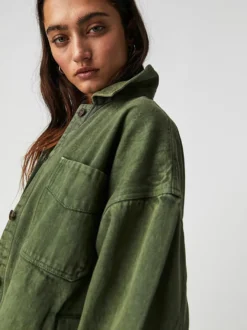 Veste en jean oversize pour femme - Délavage moyen coupe boyfriend fentes latérales - Style trucker - Collection printemps 2026