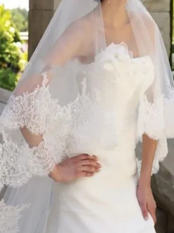 Voile de mariage blanc à un niveau en dentelle bord fini cascade voiles de mariée