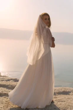 Voile de mariée classique à deux niveaux en tulle et paillettes bord coupé