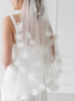 Voile de mariée classique en dentelle et tulle à bords coupés
