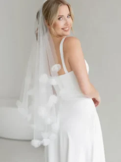 Voile de mariée classique en dentelle et tulle à bords coupés