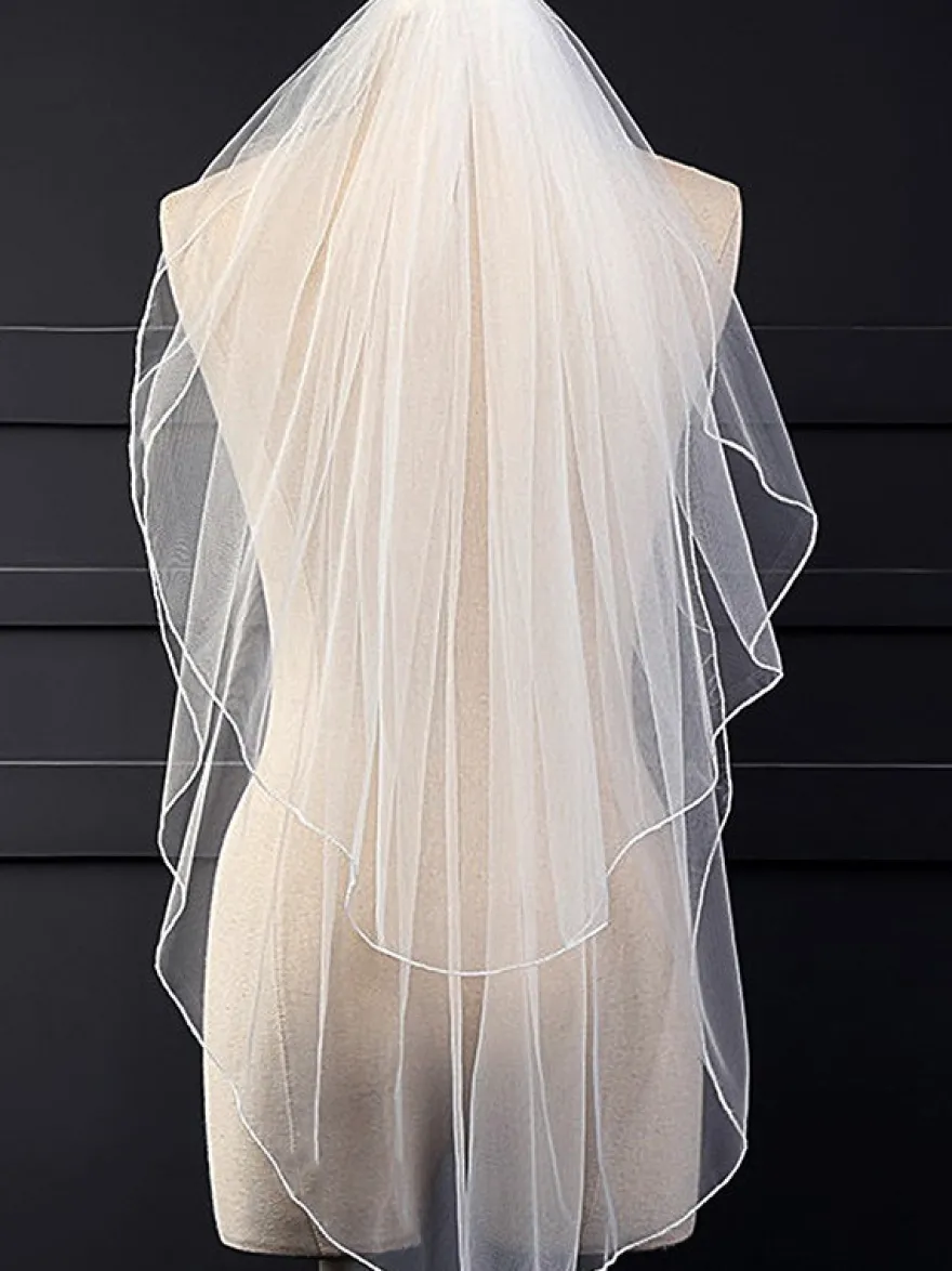 Voile de mariée classique à volants à deux niveaux et à bords coupés en filet