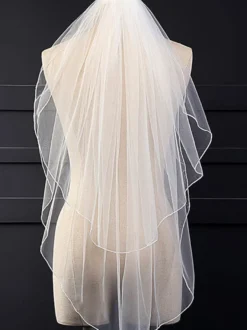 Voile de mariée classique à volants à deux niveaux et à bords coupés en filet