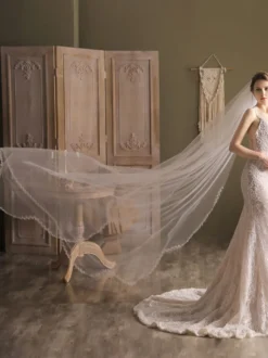 Voiles de mariage ivoire à un niveau tulle bord fini cascade long voile de mariée
