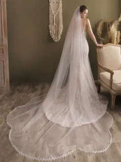 Voiles de mariage ivoire à un niveau tulle bord fini cascade long voile de mariée